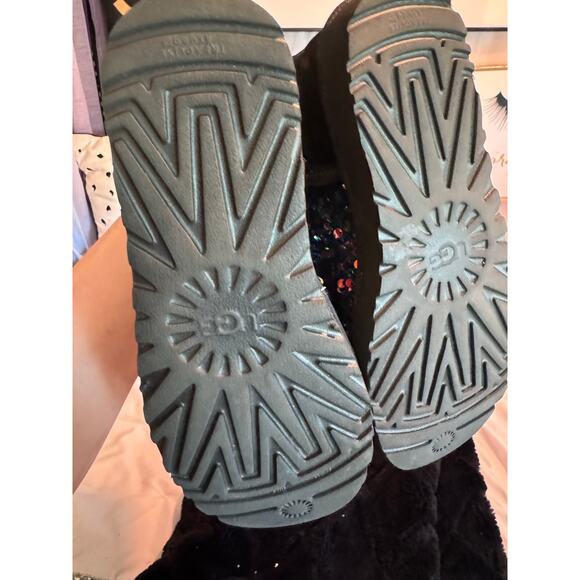 M UGG Classic Mini Stellar Sequin boot in black(multi iridescent chunky) sz 7 - Picture 13 of 13